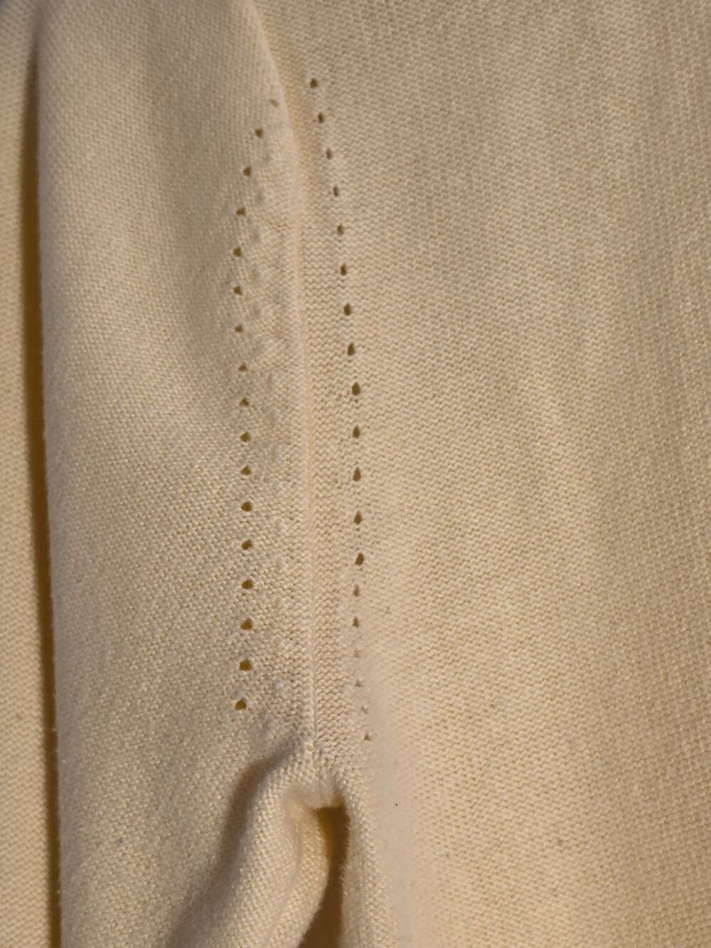 Abercrombie & Fitch Pastel Butter Yellow Cardigan, Soft Knit Classic Fit, Medium - Picture 6 of 8